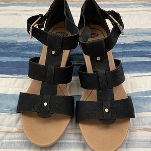Black Dr. Scholls sandals